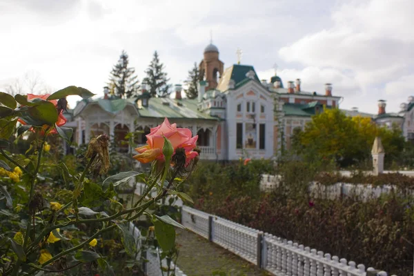 Rizopolozhencheskiy Man Kloster Före Palace Hoetsky Tomashivka Kiev Oblast Ukraina — Stockfoto