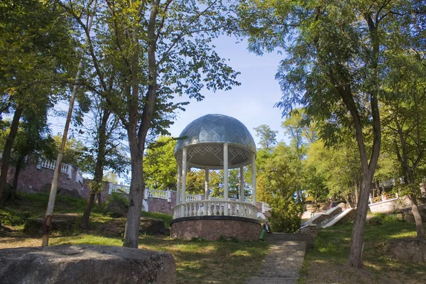 Beau Gazebo Blanc Dans Parc Drevlyansky Korosten Ukraine — Photo