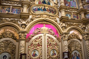 Kholodny Yar, Ukrayna - 25 Mart 202. Ukrayna 'nın başkenti Kholodny Yar' daki Ahşap Ahşap Aziz Peter Kilisesi.