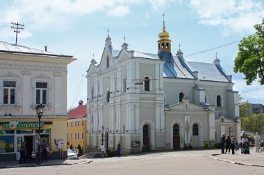Drogobych, Ukrayna - 22 Haziran. 2020 yılı. Drohobych, Ukrayna 'daki St. Trinity Kilisesi