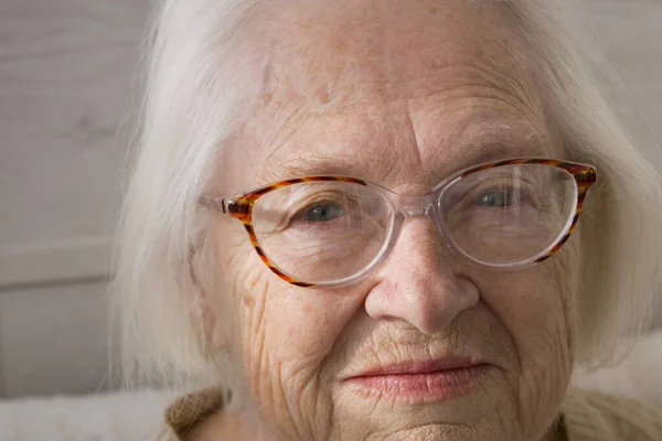 Портрет Красивой Пожилой Женщины — стоковое фото