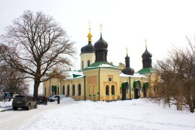 Ukrayna, Kyiv 'deki botanik bahçesindeki kutsal Trinity İyon Manastırı.