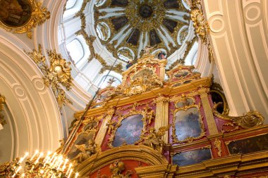 Ukrayna, Kyiv 'deki St. Andrew Kilisesi' nin içinde.