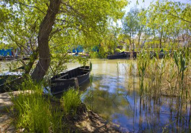 Vylkove, Ukrayna 'daki Tuna Nehri' nde tekne.