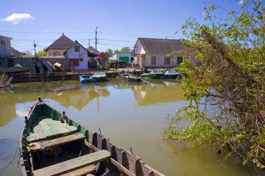Vylkove, Ukrayna 'daki Tuna Nehri' nde tekneler