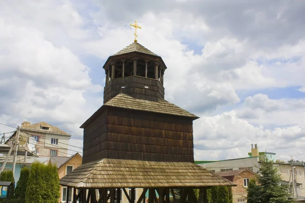 Kloktoren Van Houten Kerk Van Hemelvaart Chortkiv Oekraïne — Stockfoto