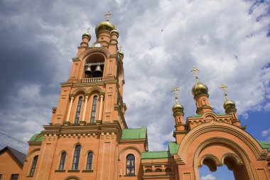 Ukrayna, Kyiv 'deki Holosiivsky Manastırı' nın çan kulesi.