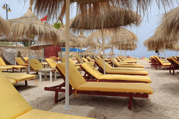 Chaise Longue Пляжі Ksamil Albania — стокове фото