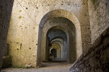 Arnavutluk 'un Cirokastra kentindeki Kalenin İçi