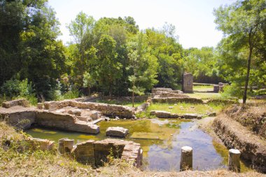 Arnavutluk 'un Butrint Ulusal Parkı' ndaki antik kentin kalıntıları