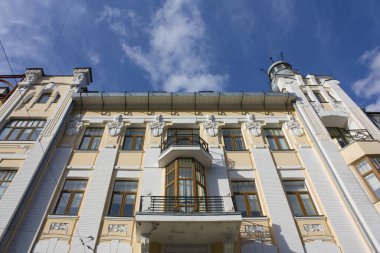 Ukrayna, Kyiv 'deki Bohdan Khmelnitsky caddesinde eski güzel bir bina.