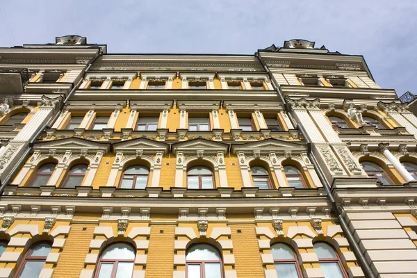 Krásná Stará Budova Ulici Bohdan Khmelnitsky Kyjevě — Stock fotografie