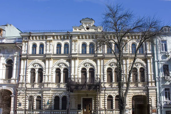 Mooi Oud Gebouw Aan Bohdan Khmelnitsky Straat Kiev Oekraïne — Stockfoto