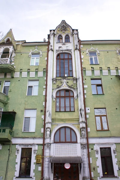 Dekorierte Fassade Eines Alten Hauses Mit Katzen Kiew Ukraine — Stockfoto