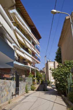 Arnavutluk 'ta yaz gününde tipik Saranda caddesi