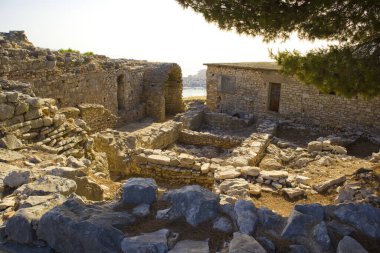Arnavutluk 'un Saranda kentinde 40 azize manastırı