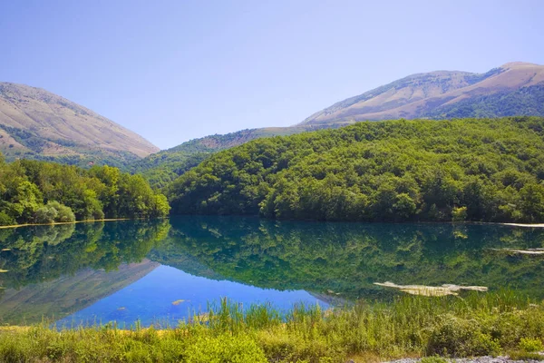 阿尔巴尼亚国家公园蓝眼睛 — 图库照片