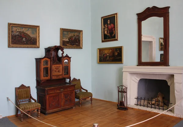 Castelo de Zolochevskij - 2 de outubro de 2010. Sala de estar em Zolochevskij Castle, Ucrânia — Fotografia de Stock