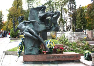 Lviv Lycakovskoe mezarlığında Stanislav Lyudkevych mezar taşı, Ukrayna