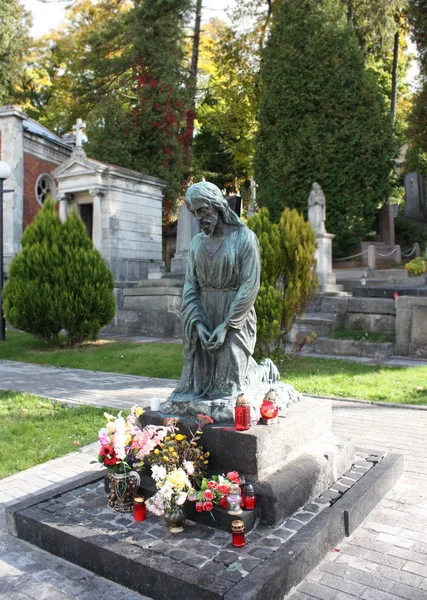 Headstone no cemitério Lycakovskoe em Lviv — Fotografia de Stock