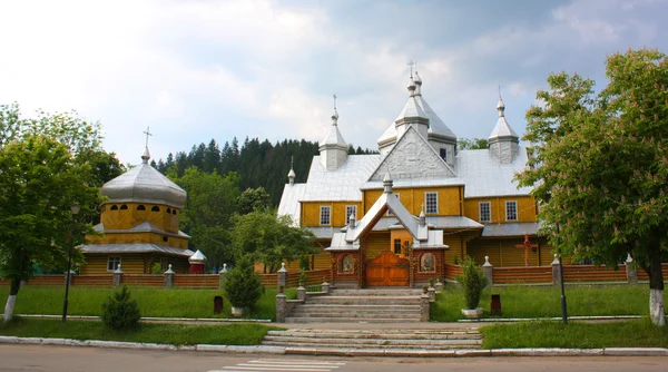 Uspenskaya Kirche in verkhovyna, Ukraine — Stockfoto