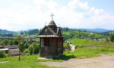 Kilisenin arka planda bir peyzaj Vorokhta