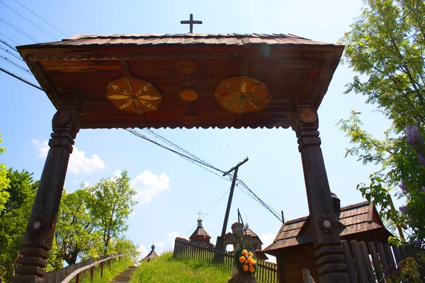 La iglesia Natividad de la Virgen en Vorokhta, Ucrania — Foto de Stock