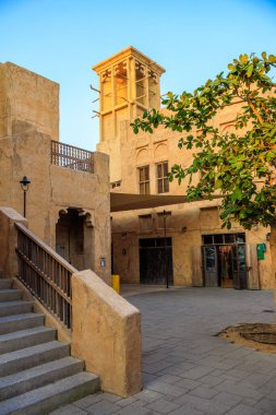  Al Fahidi Tarih Mahallesi. Dubai, BAE 'de klasik Arap tarzı binalar var.