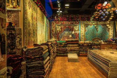 Dubai, BAE 'de doğu halısı deposu.