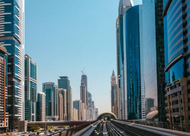  Dubai, BAE 'deki metro ve şehir manzarası