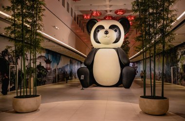  BAE 'deki Dubai AVM' deki Çin Mahallesi 'ndeki dev panda.