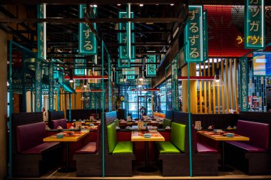  Dubai, BAE 'deki Dubai Marina Mall' daki Çin Kafe 'nin içinde.