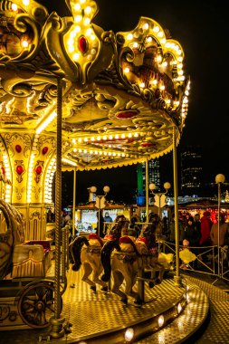  Polonya 'nın Varşova şehrinde Yeni Yıl ve Noel Atlıkarıncaları