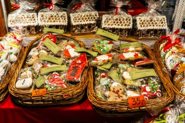 Polonya 'nın Varşova şehrinde satılık Noel kurabiyeleri