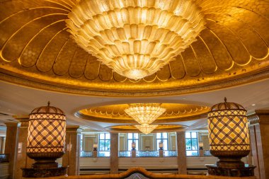 Abu Dabi, BAE 'deki Emirlik Sarayı Mandarin Oriental' in lüks iç mekanı.