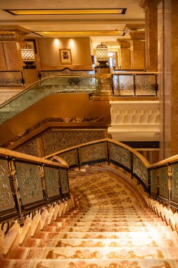 Abu Dabi, BAE 'deki Emirlik Sarayı Mandarin Oriental' in lüks iç mekanı.