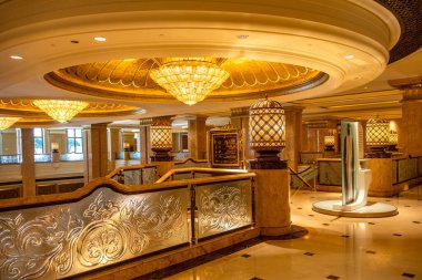Abu Dabi, BAE 'deki Emirlik Sarayı Mandarin Oriental' in lüks iç mekanı.