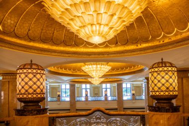 Abu Dabi, BAE 'deki Emirlik Sarayı Mandarin Oriental' in lüks iç mekanı.