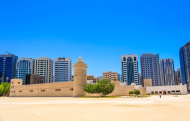 Qasr Al Hosn Kalesi - Abu Dabi, BAE 'deki ülkenin en eski hanedanı ve en eski binası.