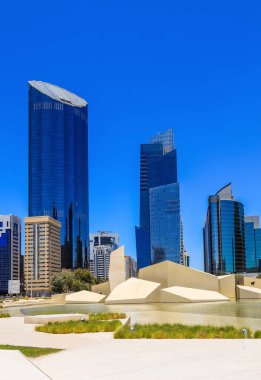 Abu Dabi, BAE 'nin merkezinde tipik gökdelenleri ve Musallah Qasr Al hosn' u görün