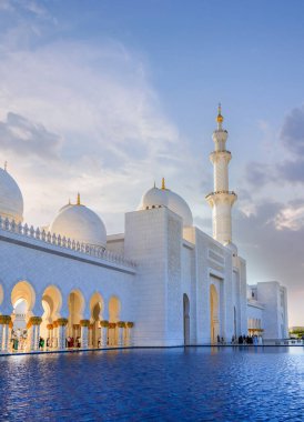 Abu Dabi, BAE 'deki ünlü Şeyh Zayed Camii