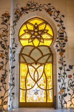 Abu Dabi, BAE 'deki Şeyh Zayed Camii' nin içi.