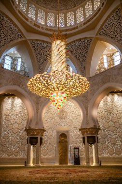 Abu Dabi, BAE 'deki Şeyh Zayed Camii' nin içi.