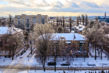 Ukrayna, Kyiv 'de güneşli kış gününde şehir manzarası
