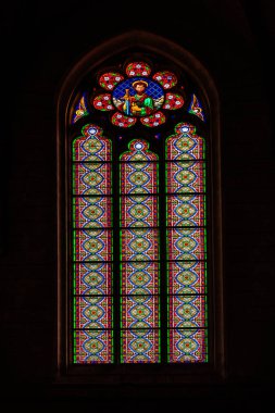 Macaristan, Budapeşte 'deki Aziz Elizabeth Kilisesi' nin lekeli camları.