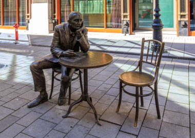 Budapeşte, Macaristan 'da yazar Dule Crudi anıtı