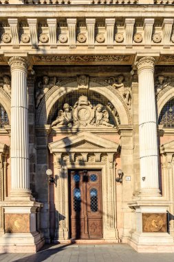 Macaristan, Budapeşte Corvinus Üniversitesi 'nin Kapısı