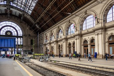 Budapeşte, Macaristan 'daki Budapeşte-Keleti tren istasyonu platformları