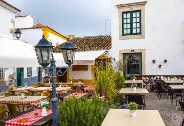 Faro, Algarve, Portekiz 'deki sokak kafesi.