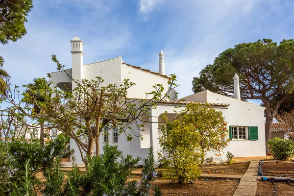 Faro, Algarve, Portekiz 'deki modern tipik villa